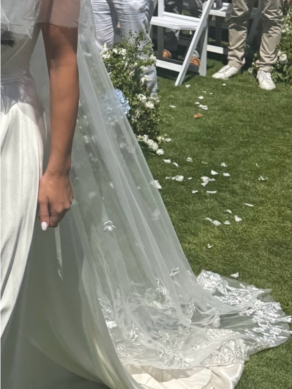 White Bridal Veil with Lace Appliqué - Elegant Wedding Accessory